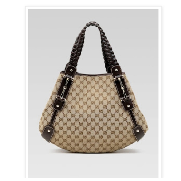 Gucci Handbags - Gucci Classic Pelham Shoulder bag